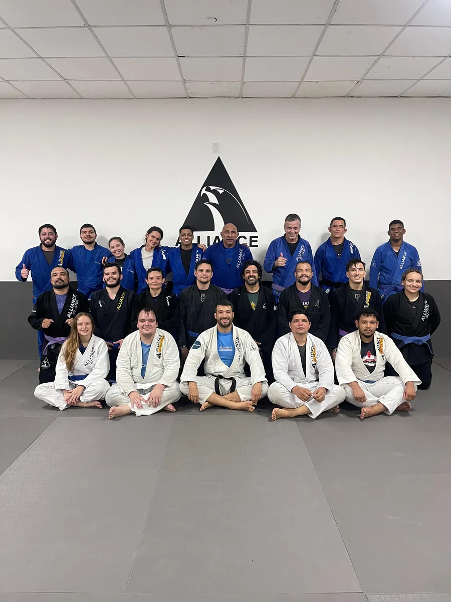 Alunos avançados em treino de Jiu-Jitsu