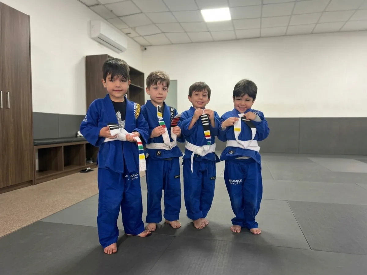 Crianças em aula de Jiu-Jitsu Kids